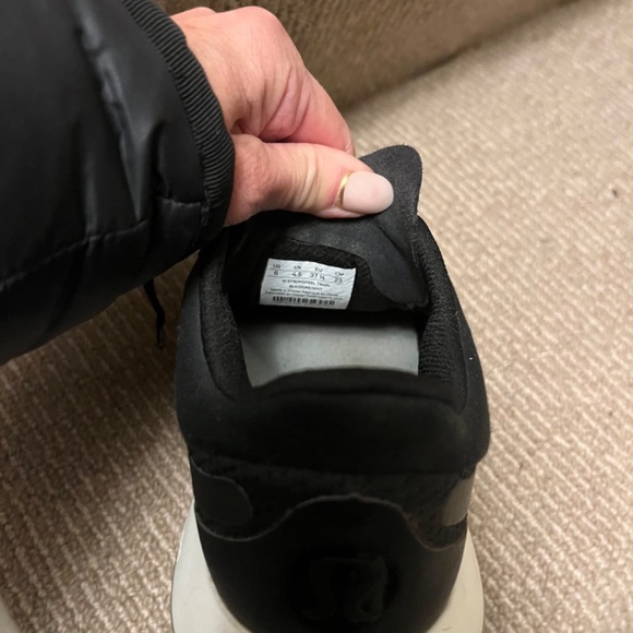 Lululemon sneaker size 6 - Picture 7 of 8